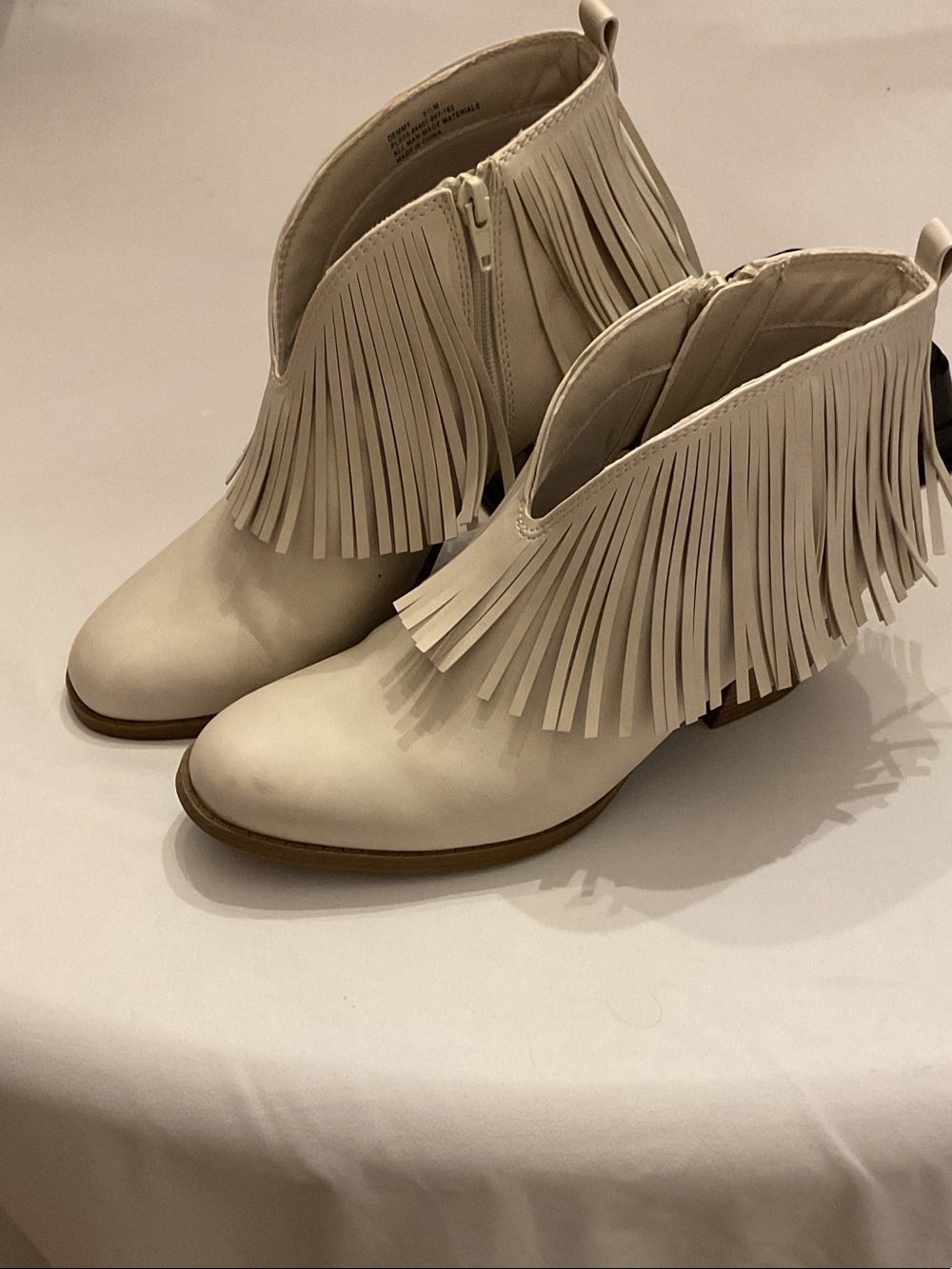 Frye and Co. Cream Ankle Boots with Fringe in Demmy Size 9.5M